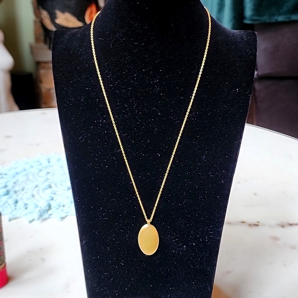 Jewelry - Brass oval pendant necklace w/extender